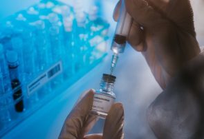 پیشتازی چهارشرکت فناوری تولید واکسن کرونا/احتمال آماده سازی چندمیلیون دوز واکسن کرونا تا اوایل سپتامبر
